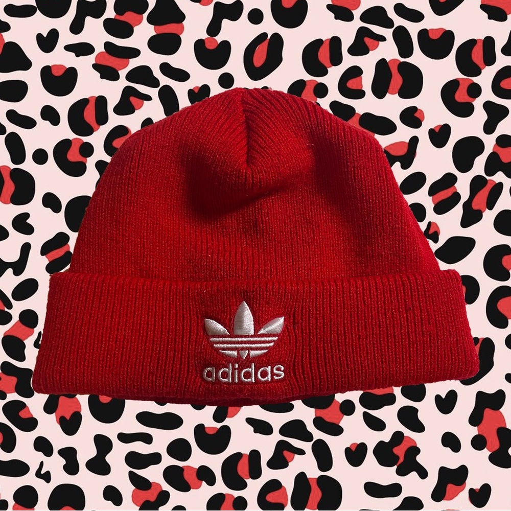 Red ADIDAS beanie, perfect for cozy weather 🍁❄️
